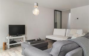 Lovely Apartment In Oostende With Wifi