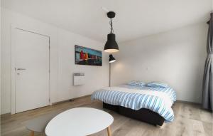 Lovely Apartment In Oostende With Wifi
