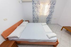 Garden Villa Sarande Apt-2