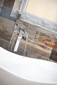 Cottage - Sleeps 3 hot tub & pet friendly