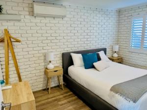 Mooloolaba Waterfront Unit - sleeps 8