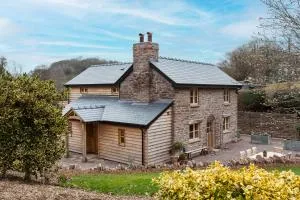 Stone House - Hope under Dinmore