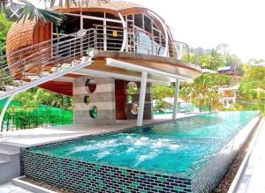 Award Winning Emerald Terrace 1 Bed 4th Floor Pool View By PSR