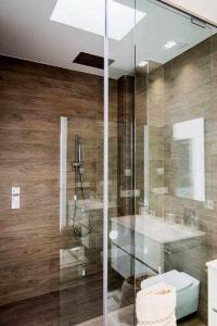 Preciosa villa con la piscina en las Colinas