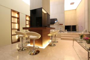 Suite Gia Đình Có Ban Công (Family Suite with Balcony)