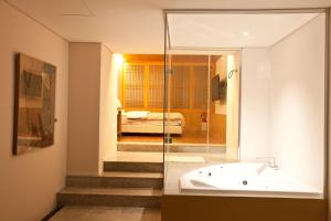 Phòng Đôi Loại Sang (Deluxe Double Room)