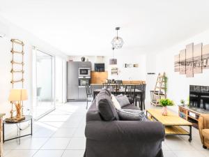 Apartment Les Patios de Flore-1 by Interhome