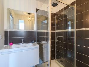 Apartment Les Patios de Flore-1 by Interhome