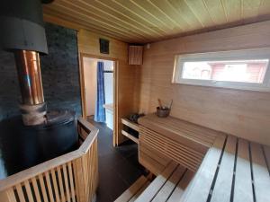 A Cottage with boat sauna & whirlpool as optional