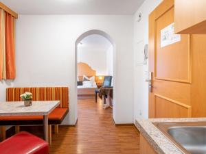 Apartment Rosa-9 by Interhome