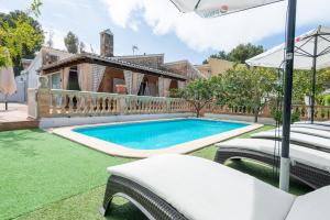Chalet room in Villa Llimona