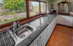 Amazing Home In Lannéanou With Wifi