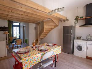 Maisons de vacances Holiday Home La Pierre Fleurie by Interhome : photos des chambres