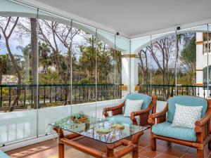 Bright Terrace Puerto Banús by Rent Me