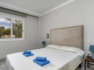 Bright Terrace Puerto Banús by Rent Me