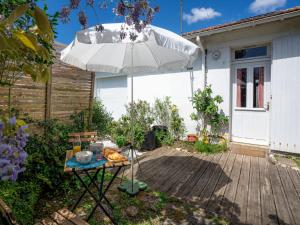 Maisons de vacances Holiday Home La Pierre Fleurie by Interhome : photos des chambres