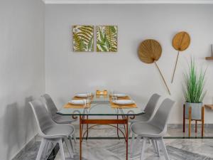 Bright Terrace Puerto Banús by Rent Me