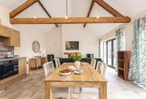 The Old Stables at Bradley's Farm - Broughton Gifford