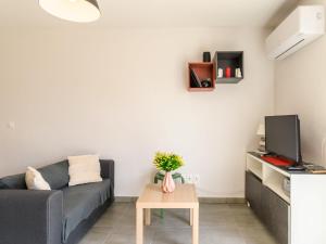 Apartment Soleil couchant E03 by Interhome