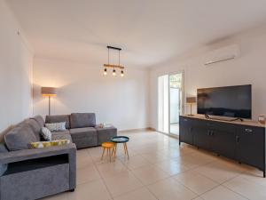 Apartment Le Cyrnos by Interhome