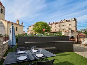 Holiday Home Villa Maris by Interhome