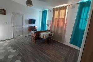 Appartements Studio refait a neuf de plein-pied : photos des chambres