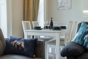 Luxury flat next to town centre Long-stay discount