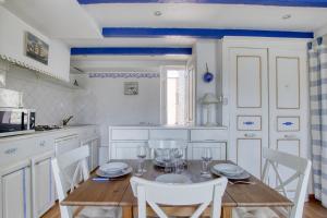 Bleu Azur - avec vue sur le port