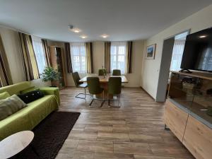Large Two-Bedroom Apartment room in Seppl Stoba