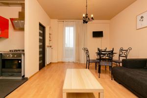 Wola Apartment with Balcony & close to Metro by Renters