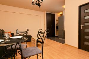 Wola Apartment with Balcony & close to Metro by Noclegi Renters