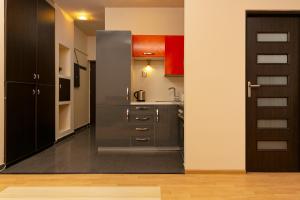 Wola Apartment with Balcony & close to Metro by Noclegi Renters