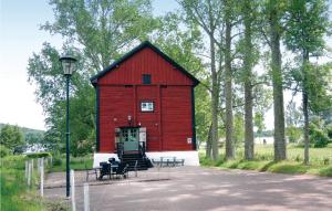 Stunning Home In Gränna With Lake View