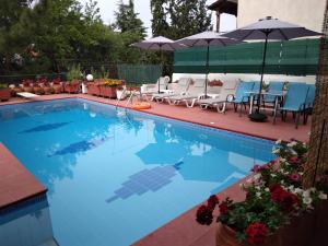 Villa in Panorama, Thessaloniki, with a swimming pool. Host: Mr. George