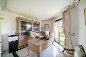 Villas Luxury Villa with SPA in Golfe-Juan - Sea View : photos des chambres