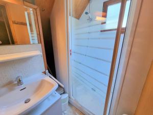 Chalets Chalet Saint-Michel-de-Chaillol, 3 pieces, 6 personnes - FR-1-393-128 : photos des chambres