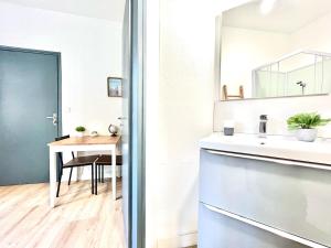 Appartements Le Blossac, a 300m du centre ville - WIFI : photos des chambres