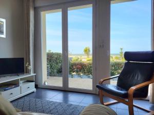 Appartements Appartement rez-de-jardin, front de mer, 4 pers, calme, wifi gratuit - FR-1-465-46 : photos des chambres