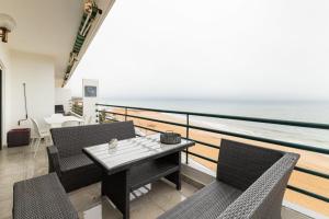 Seaview & Sunsets Apartment