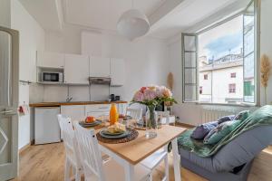 Un pied à terre avec terrasse à la Cathédrale - Une Nuit à Nîmes