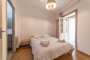 Un pied à terre avec terrasse à la Cathédrale - Une Nuit à Nîmes