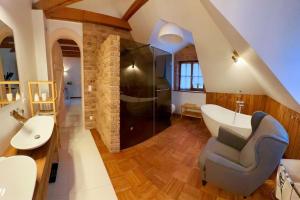Dako Mansion Stylish Modern Cosy