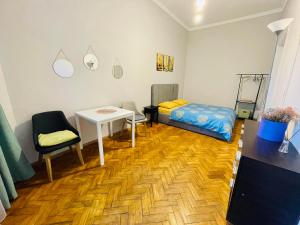 Джерельна 25, апартаменти в центрі з двома ізольованими спальнями