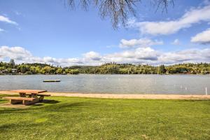 Groveland Vacation Rental about 24 Mi to Yosemite!