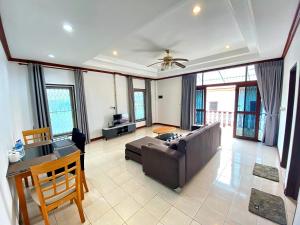 Peaceful 2BR Garden Retreat Bangtao Beach A2