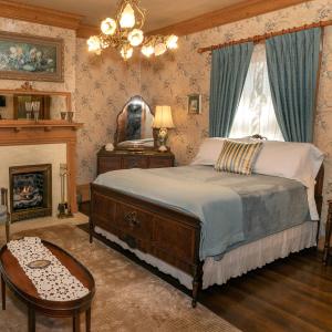 South Broadway Manor B&B - Near Fallingwater, Ohiopyle State Park, Hiking & Biking trails GAP