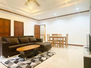 Peaceful 2BR Garden Retreat Bangtao Beach A2