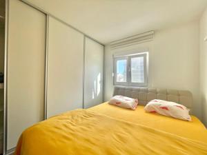 Family One bedroom apartment with Garden view