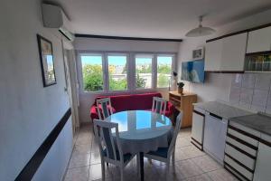 Great flat few minutes from the beach!