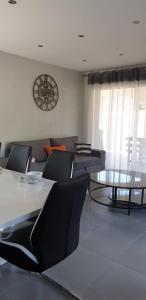 Villas A 700m de la plage,villa FAMIGLIA avec piscine : photos des chambres